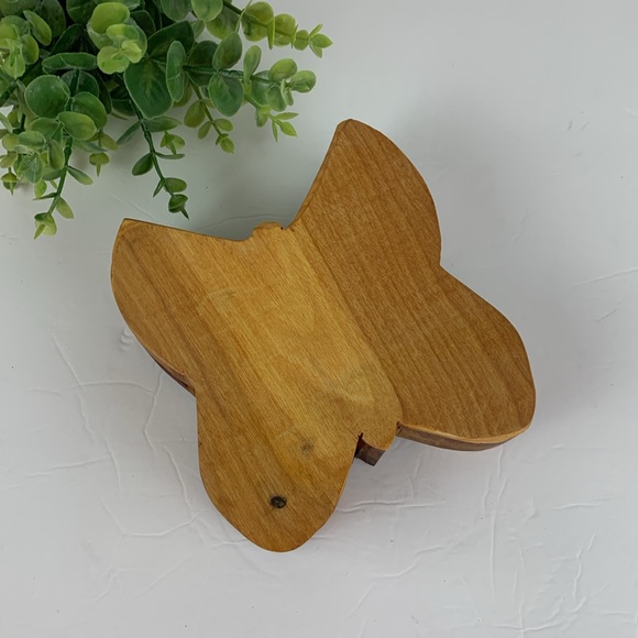 Handcrafted wooden butterfly box - Picture 2 of 15